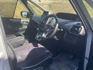 2017 Nissan Serena S-Hybrid V (C27), серебристый, 1600000 рублей, вид 4