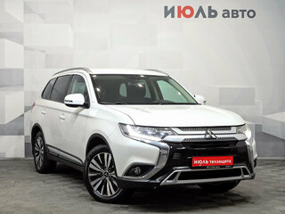 2018 Mitsubishi Outlander III Рестайлинг 3, белый, 1790000 рублей, вид 3