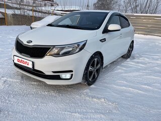 2015 Kia Rio III Рестайлинг, белый, 1100000 рублей, вид 1