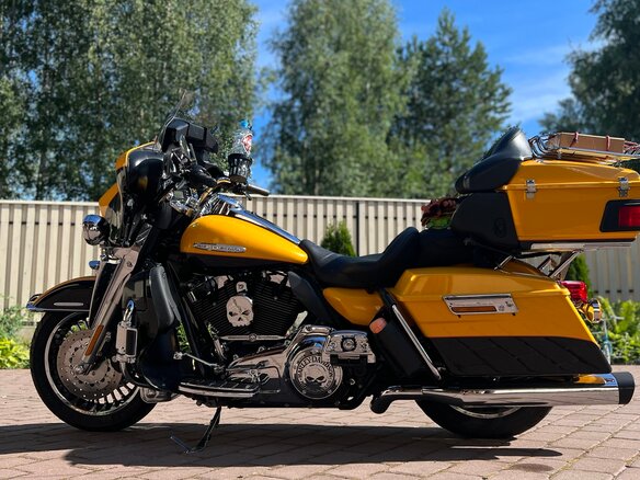 2013 Harley-Davidson Electra Glide, жёлтый, 1150000 рублей