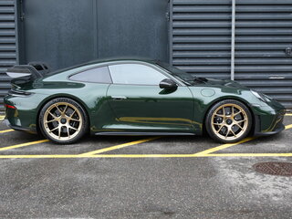 2025 Porsche 911 GT3 992 Рестайлинг, зелёный, 36800000 рублей, вид 4