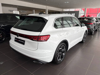 2026 Volkswagen Touareg III Рестайлинг, белый, 14450000 рублей, вид 3