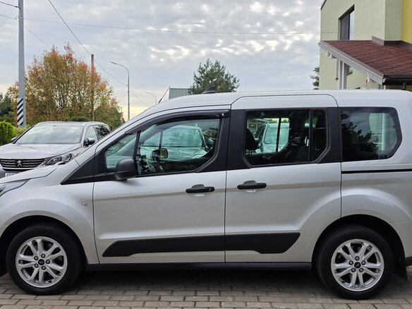 2022 Ford Tourneo Connect Grand II Рестайлинг, серебристый, 1950000 рублей - вид 3