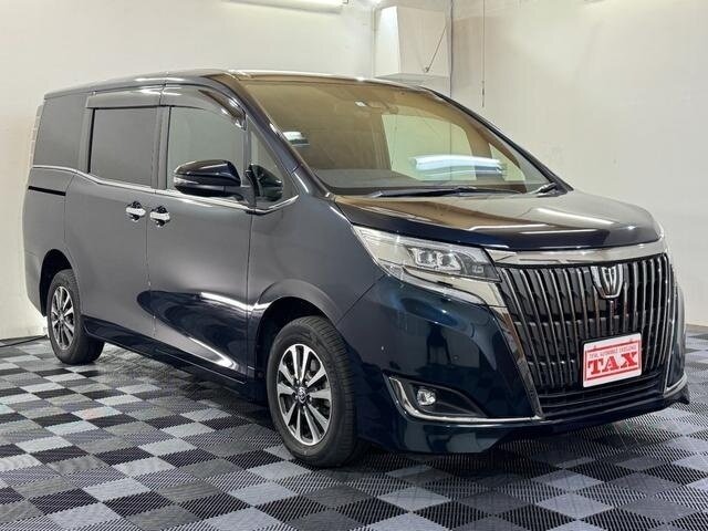 Открыть фотографии: Toyota Esquire I Рестайлинг