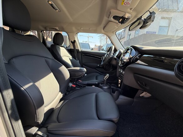 2023 Mini Hatch Cooper III (F55/F56) Рестайлинг 2, чёрный, 2310000 рублей - вид 17