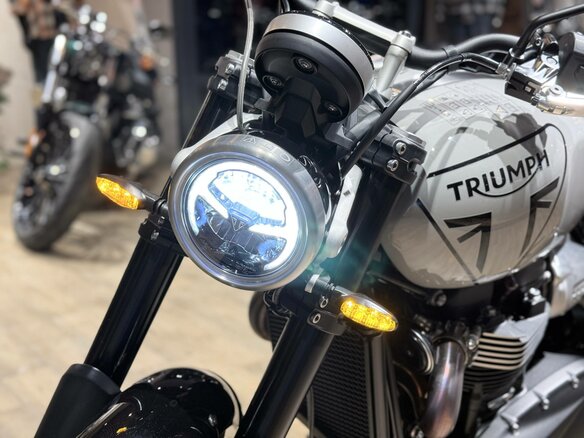 2024 Triumph Scrambler, серый, 1800000 рублей - вид 5