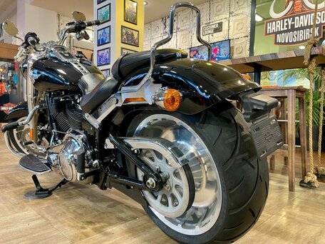 2021 Harley-Davidson Fat Boy, чёрный, 2200000 рублей, вид 5
