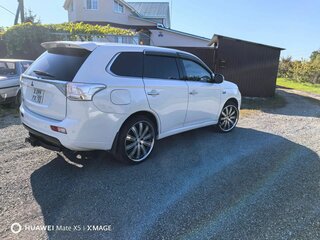 2013 Mitsubishi Outlander PHEV III, белый, 1530000 рублей, вид 5