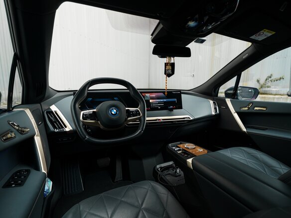 2022 BMW iX xDrive40 I (I20), серый, 7900000 рублей - вид 12