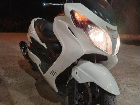 2010 Suzuki Burgman (SkyWave) 250, белый, 250000 рублей, вид 2