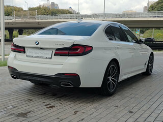 2022 BMW 5 серии 520i VII (G30/G31/G38) Рестайлинг, белый, 4790000 рублей, вид 5