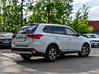 2018 Mitsubishi Outlander III Рестайлинг 2, белый, 1528000 рублей, вид 2