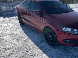 2013 Volkswagen Polo V, красный, 1050000 рублей, вид 4