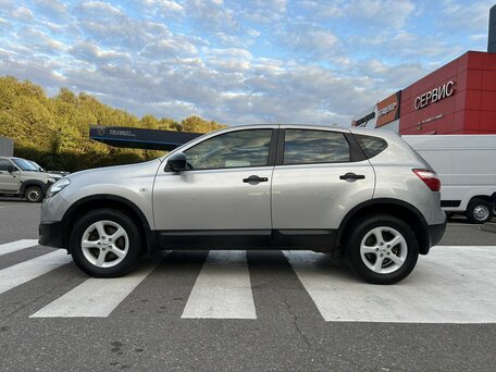 2013 Nissan Qashqai I Рестайлинг, серебристый, 1060000 рублей, вид 4