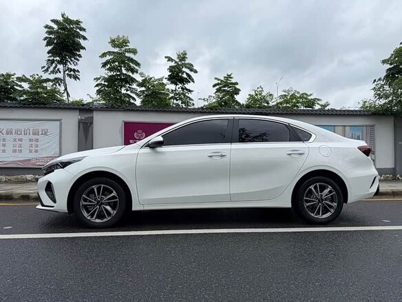 2022 Kia K3 II (China Market) Рестайлинг, белый, 1385005 рублей - вид 4