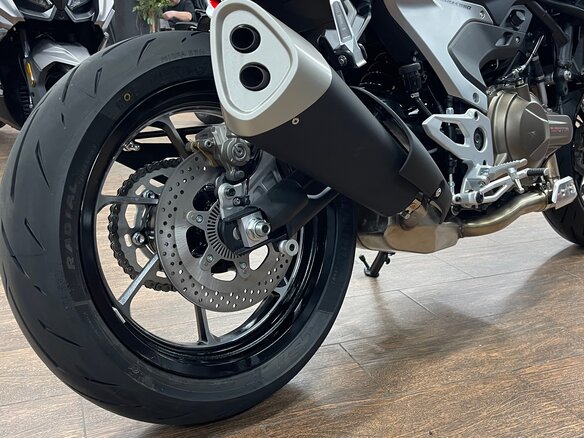 2026 QJMotor SRK 550, красный, 569000 рублей - вид 13