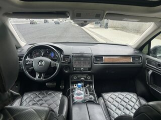 2017 Volkswagen Touareg II Рестайлинг, чёрный, 2550000 рублей, вид 5