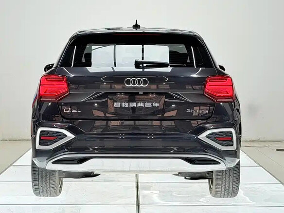 2022 Audi Q2 35 TFSI I Рестайлинг, чёрный - вид 4