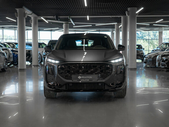 2026 Audi Q3 Sportback TFSI III (FJ), серый, 6998000 рублей - вид 2