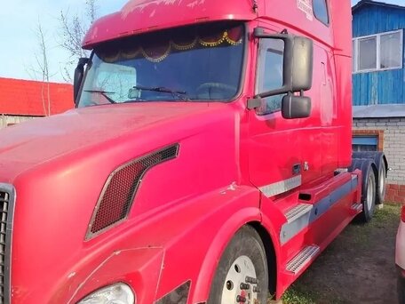 2003 Volvo VNL, красный, 1600000 рублей, вид 5