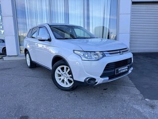 2014 Mitsubishi Outlander III Рестайлинг, белый, 1325000 рублей, вид 1
