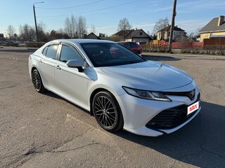 2020 Toyota Camry VIII (XV70), белый, 2550000 рублей, вид 3