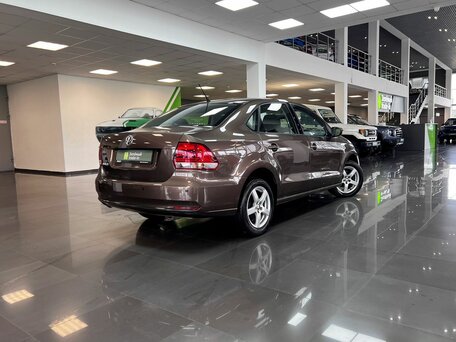 2015 Volkswagen Polo V Рестайлинг, коричневый, 1215000 рублей, вид 2