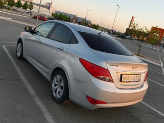2014 Hyundai Solaris I Рестайлинг, серебристый, 950000 рублей, вид 3