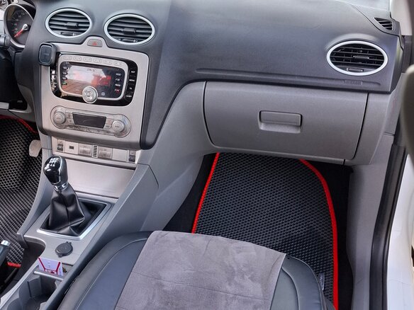 2010 Ford Focus II Рестайлинг, белый, 500000 рублей - вид 17