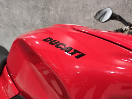 2026 Ducati Streetfighter V4, красный, 3550000 рублей, вид 4