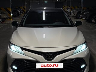 2020 Toyota Camry VIII (XV70), белый, 3200000 рублей, вид 1