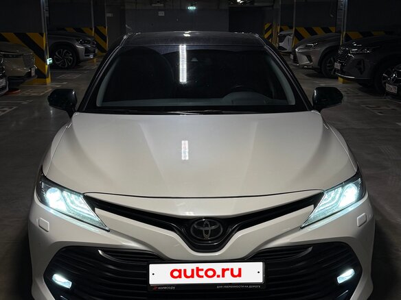 2020 Toyota Camry VIII (XV70), белый, 3200000 рублей