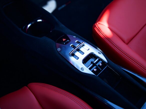 2023 Ferrari 296 GTB, красный, 34750000 рублей - вид 25