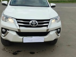 2018 Toyota Fortuner II, белый, 4200000 рублей, вид 2