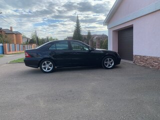 2005 Mercedes-Benz C-Класс 200 II (W203) Рестайлинг, чёрный, 795000 рублей, вид 3