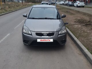 2011 Kia Rio II Рестайлинг, серебристый, 320000 рублей, вид 1