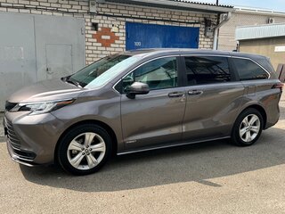 2021 Toyota Sienna IV, серый, 4070000 рублей, вид 2