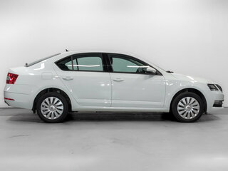 2020 Skoda Octavia III (A7) Рестайлинг, белый, 1650000 рублей, вид 4