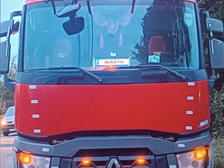 2015 Renault T-Series, красный, 3000000 рублей, вид 2