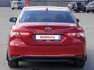 2022 Toyota Camry VIII (XV70) Рестайлинг, красный, 3700000 рублей, вид 3