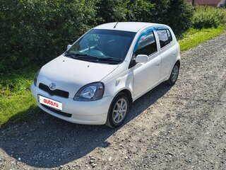 2001 Toyota Vitz I (P10), белый, 310000 рублей, вид 1