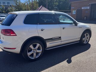 2011 Volkswagen Touareg II, белый, 1459000 рублей, вид 3