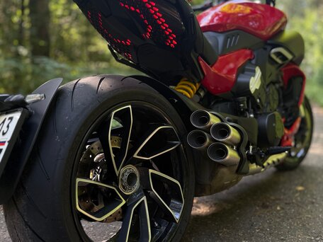 2023 Ducati Diavel V4, красный, 2370000 рублей, вид 5