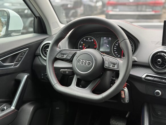 2022 Audi Q2 L 35 TFSI I Рестайлинг, белый, 2000000 рублей - вид 12
