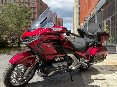 2026 Honda GL 1800 Gold Wing, красный, 3750000 рублей, вид 4