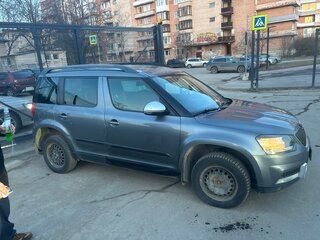2015 Skoda Yeti I Рестайлинг, серый, 1900000 рублей, вид 3
