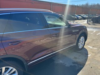 2019 Volkswagen Touareg III, пурпурный, 5190000 рублей, вид 3
