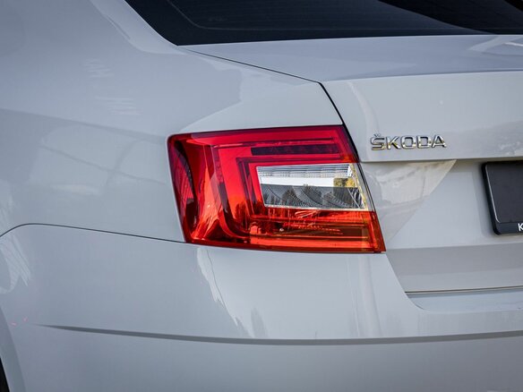 2019 Skoda Octavia III (A7) Рестайлинг, белый, 1518811 рублей - вид 5
