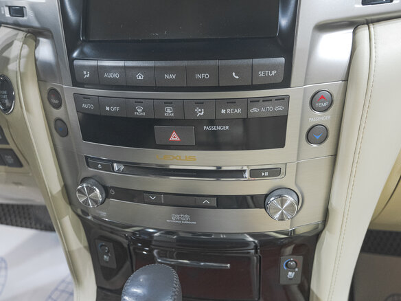 2013 Lexus LX 570 III Рестайлинг, чёрный, 4069000 рублей - вид 26