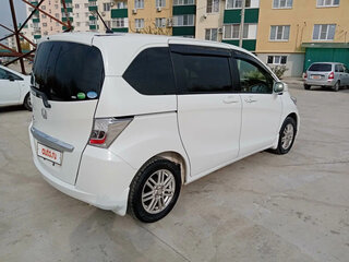 2013 Honda Freed I Рестайлинг, белый, 927000 рублей, вид 2